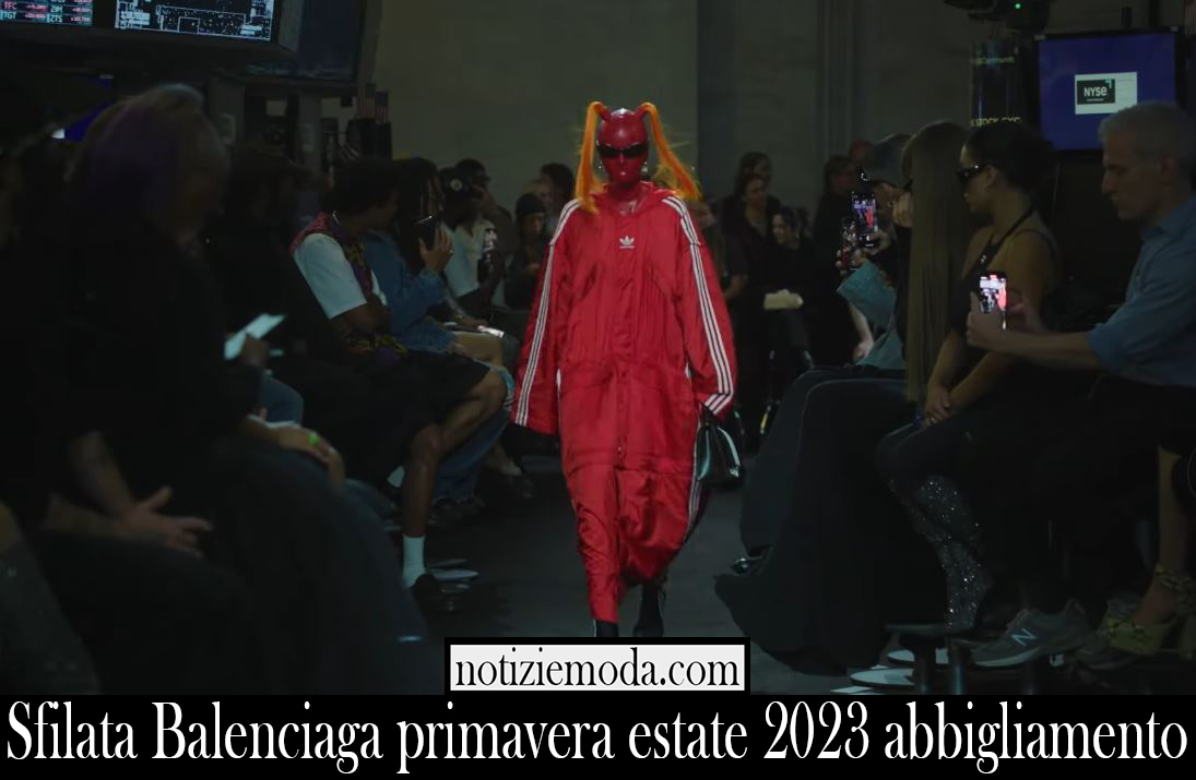 Sfilata Balenciaga primavera estate 2023 abbigliamento