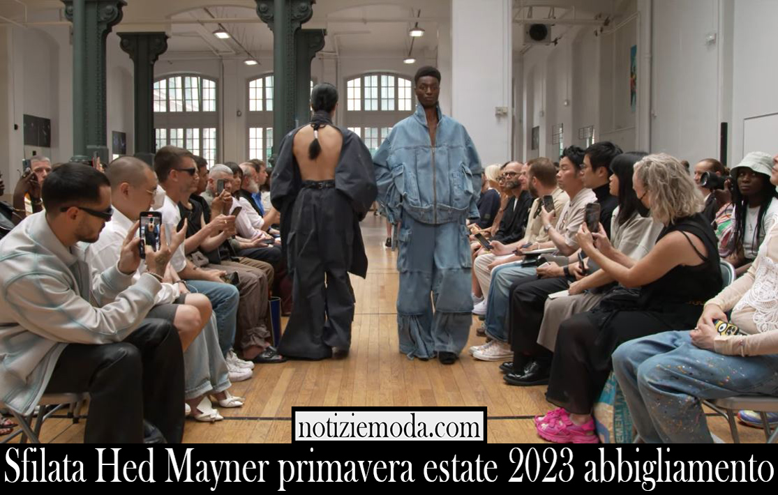 Sfilata Hed Mayner primavera estate 2023 abbigliamento