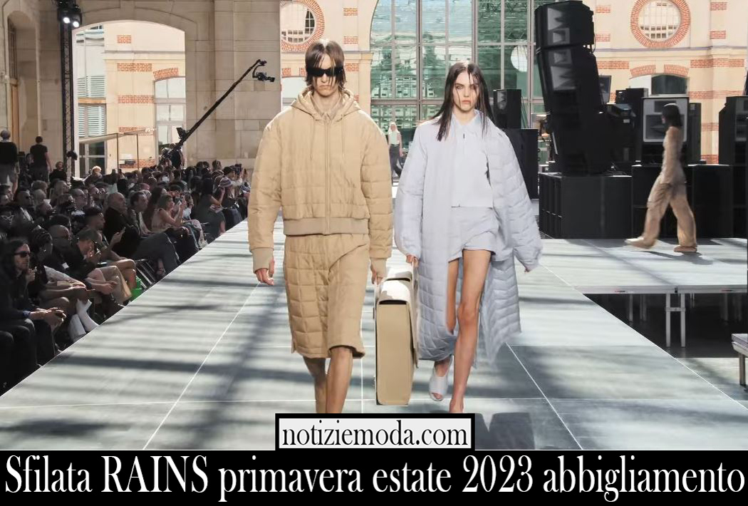 Sfilata RAINS primavera estate 2023 abbigliamento