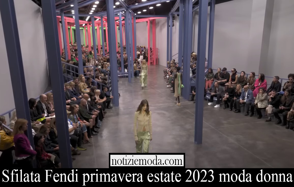 Sfilata Fendi primavera estate 2023 moda donna