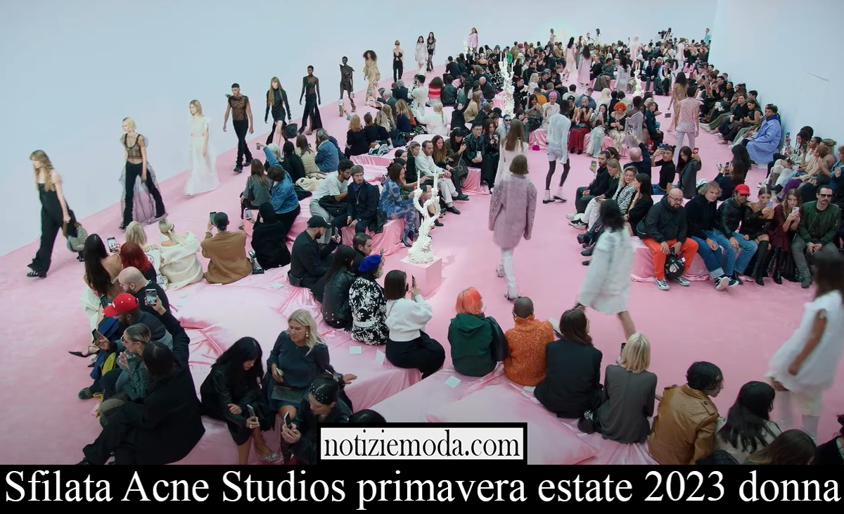 Sfilata Acne Studios primavera estate 2023 donna