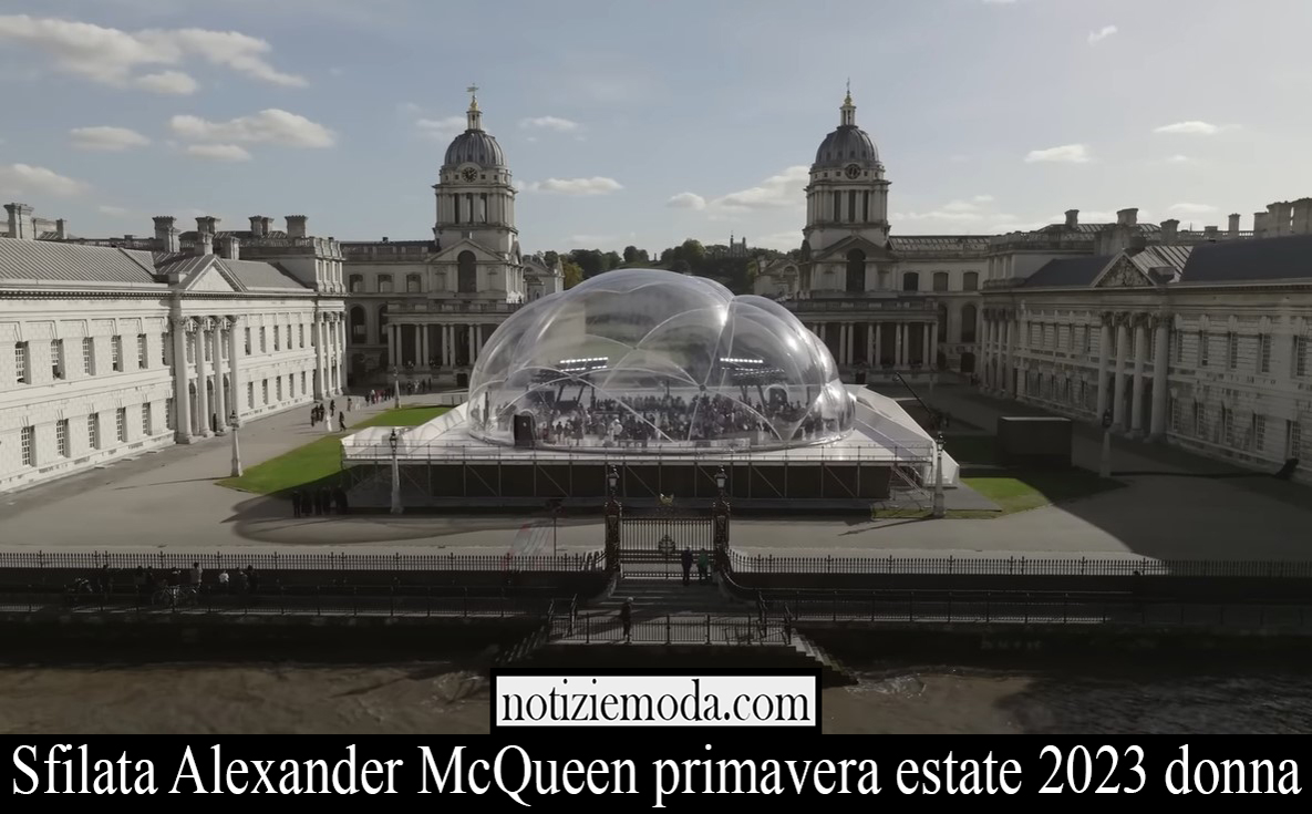 Sfilata Alexander McQueen primavera estate 2023 donna