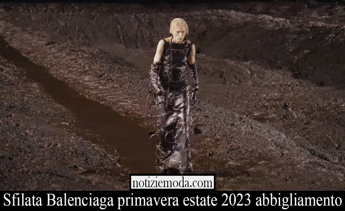 Sfilata Balenciaga primavera estate 2023 abbigliamento