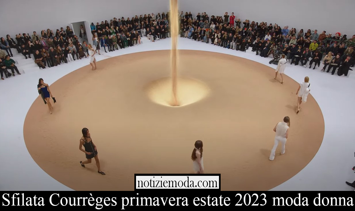 Sfilata Courreges primavera estate 2023 moda donna