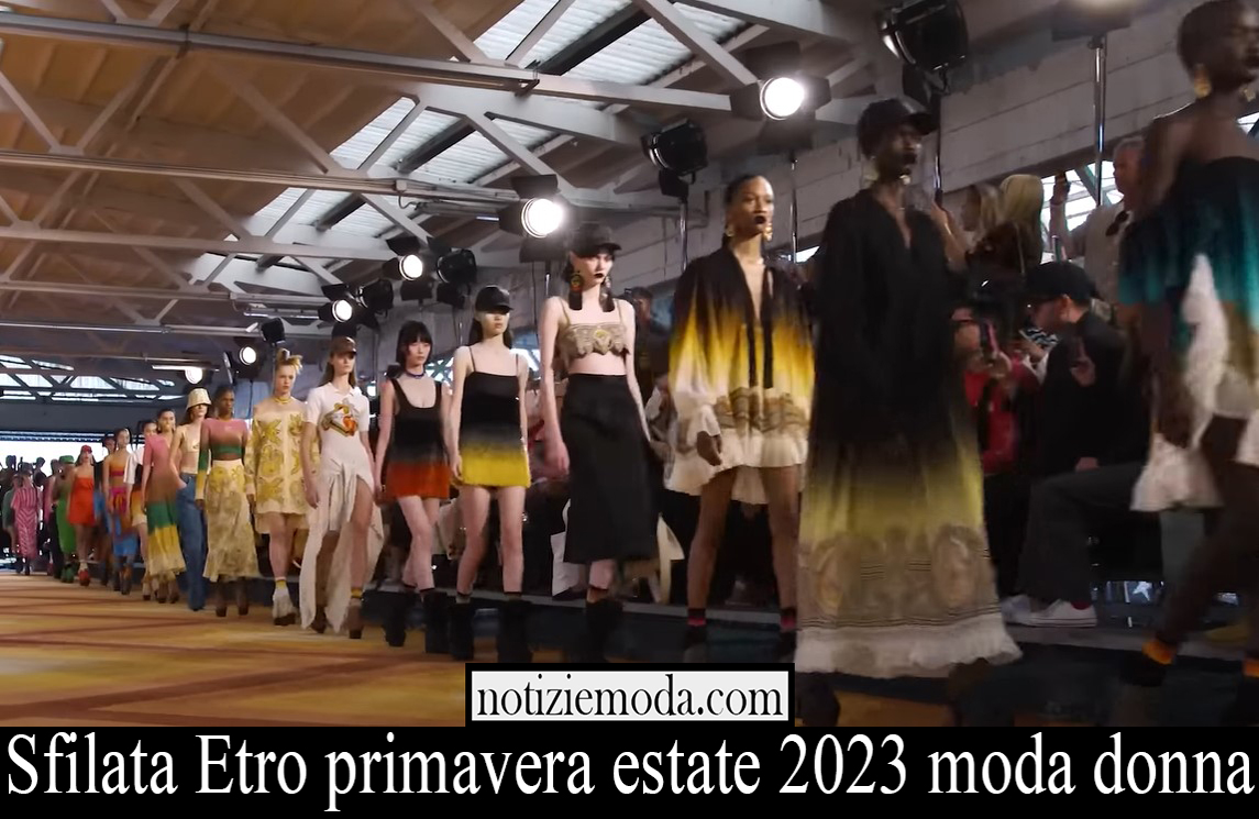 Sfilata Etro primavera estate 2023 moda donna