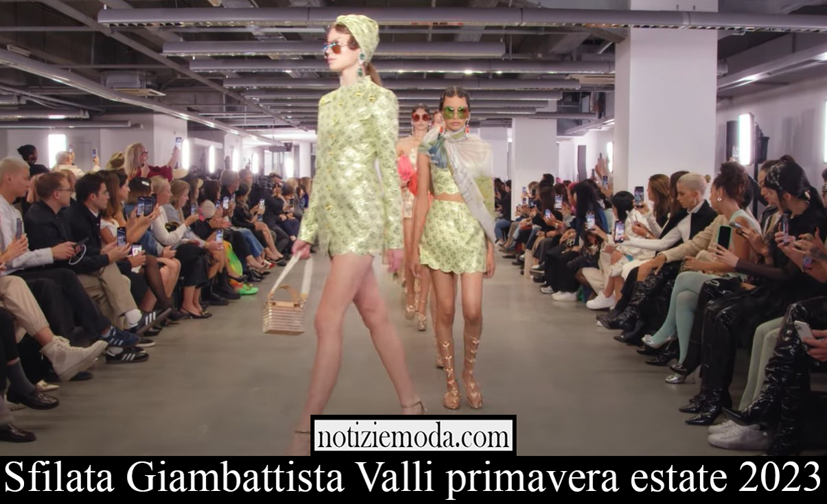 Sfilata Giambattista Valli primavera estate 2023