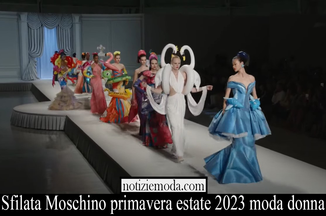 Sfilata Moschino primavera estate 2023 moda donna