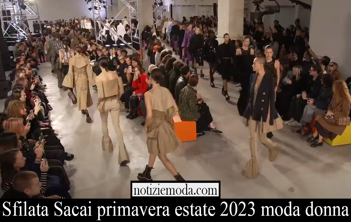 Sfilata Sacai primavera estate 2023 moda donna