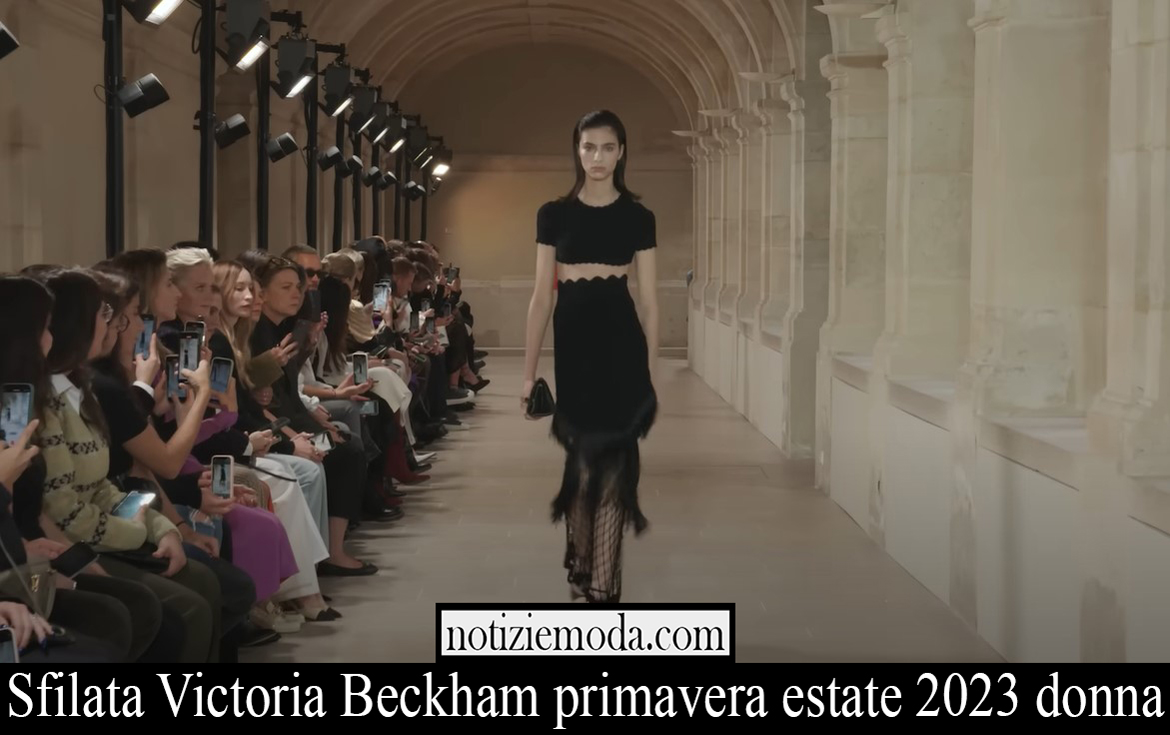 Sfilata Victoria Beckham primavera estate 2023 donna