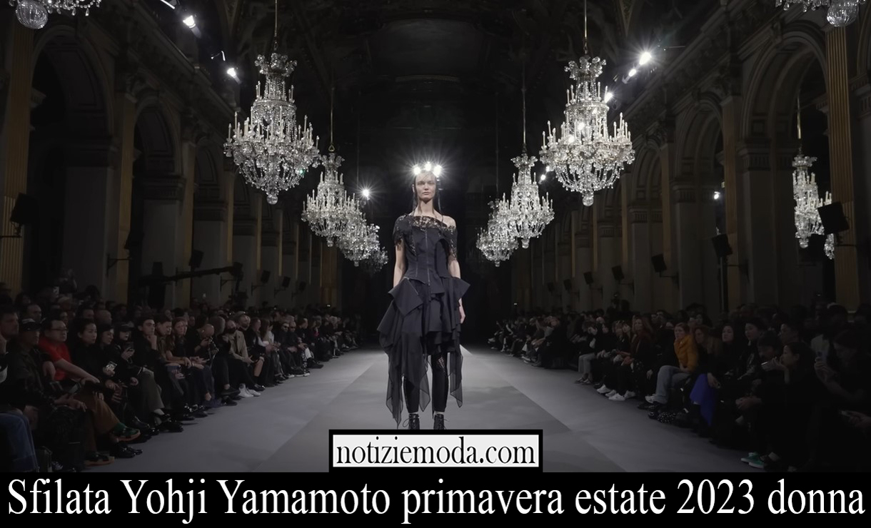 Sfilata Yohji Yamamoto primavera estate 2023 donna