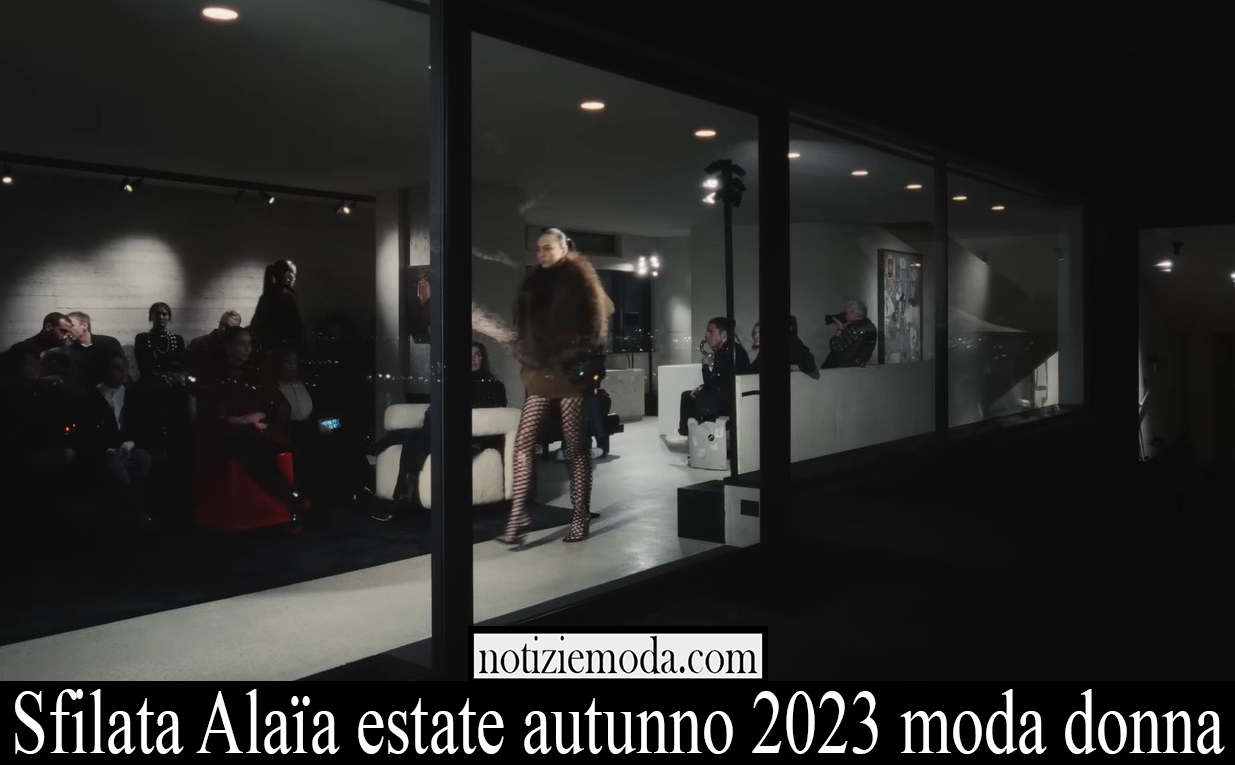 Sfilata Alaia estate autunno 2023 moda donna