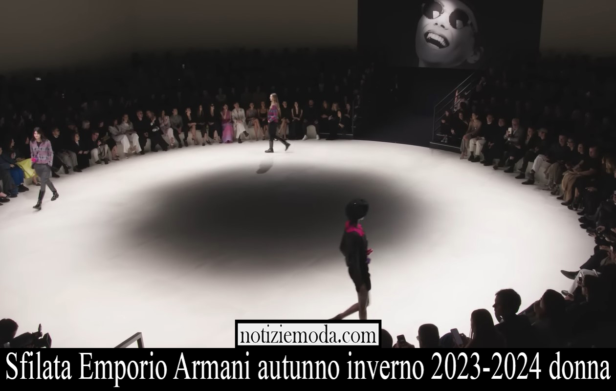 Sfilata Emporio Armani autunno inverno 2023 2024 donna