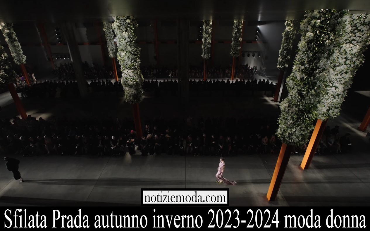 Sfilata Prada autunno inverno 2023 2024 moda donna