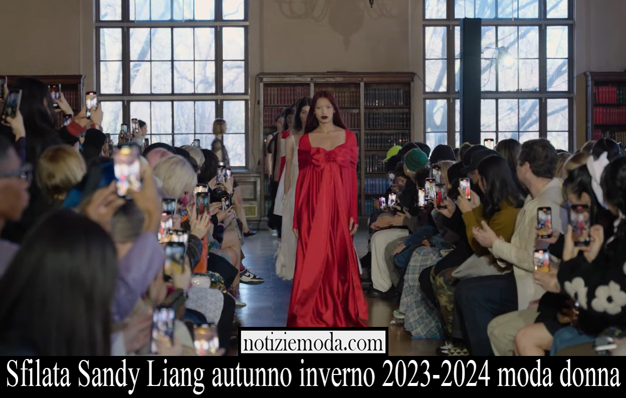 Sfilata Sandy Liang autunno inverno 2023 2024 moda donna