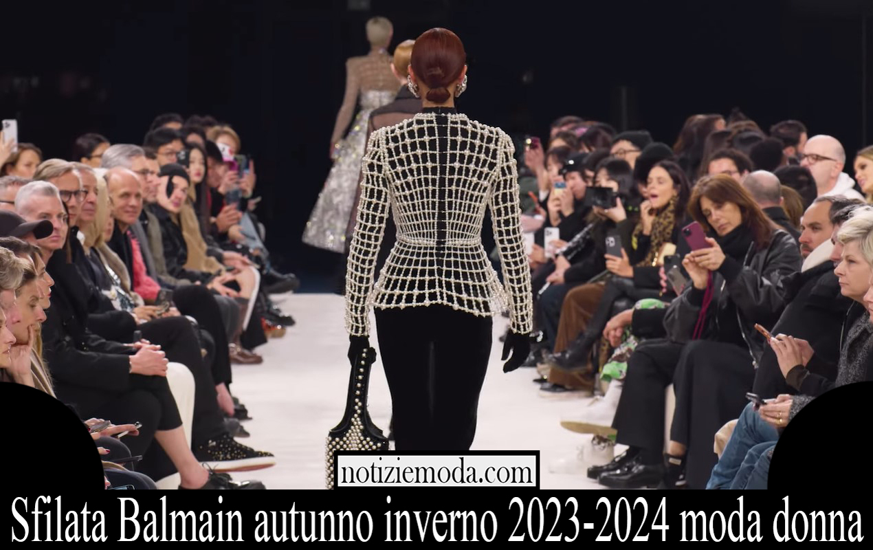 Sfilata Balmain autunno inverno 2023 2024 moda donna