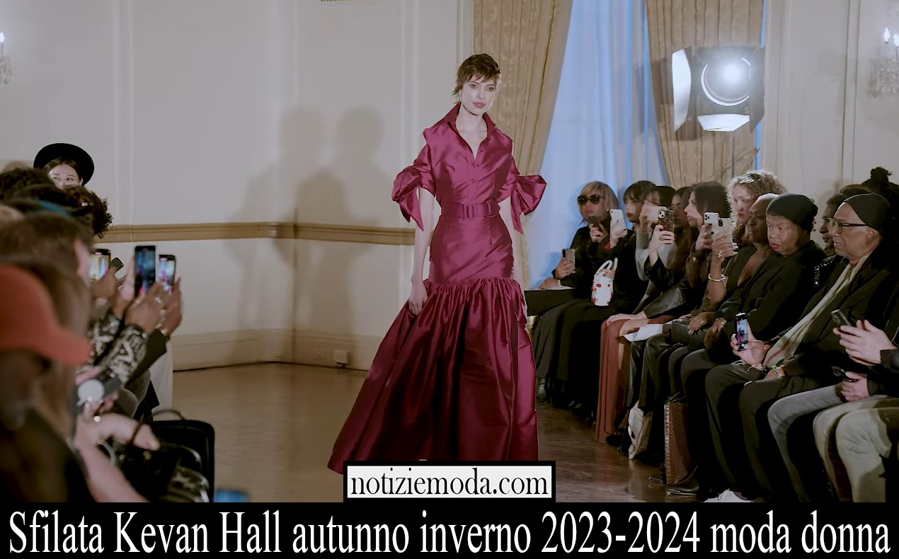 Sfilata Kevan Hall autunno inverno 2023 2024 moda donna