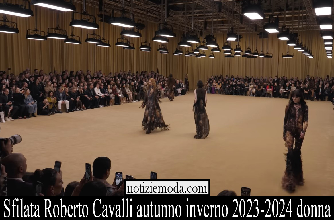 Sfilata Roberto Cavalli autunno inverno 2023 2024 donna