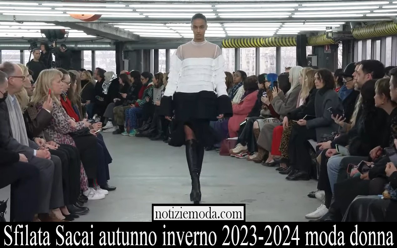 Sfilata Sacai autunno inverno 2023 2024 moda donna