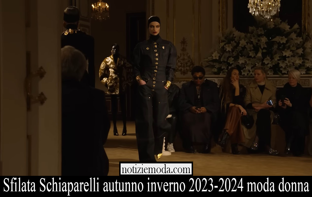 Sfilata Schiaparelli autunno inverno 2023 2024 moda donna