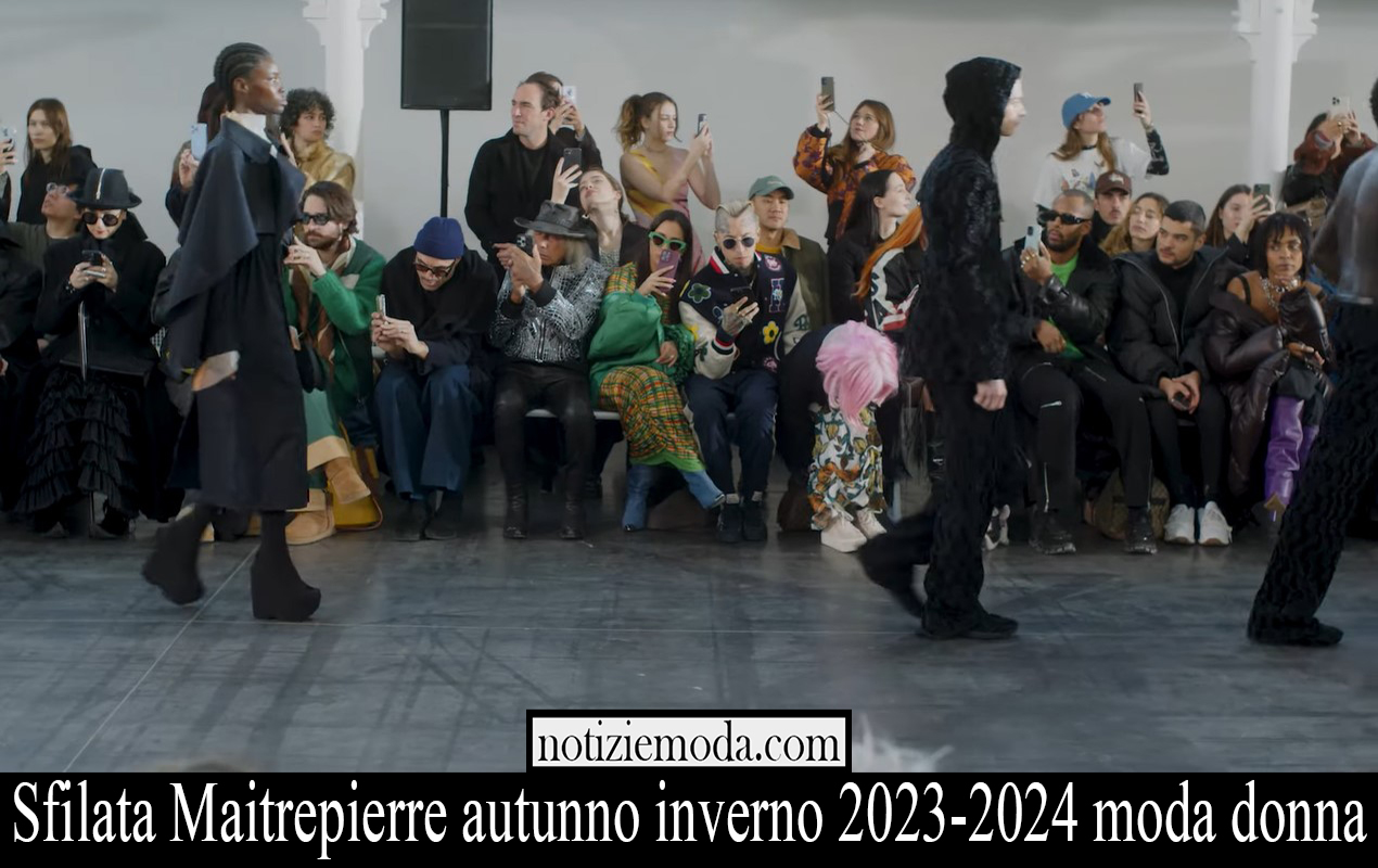 Sfilata Maitrepierre autunno inverno 2023 2024 moda donna