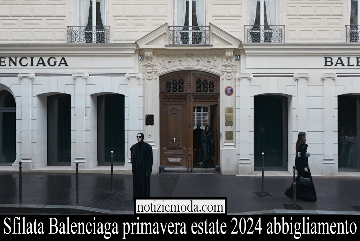 Sfilata Balenciaga primavera estate 2024 abbigliamento