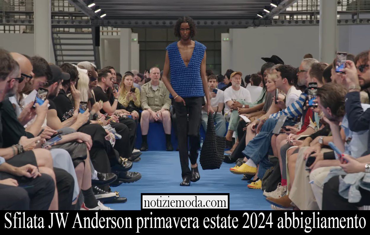 Sfilata JW Anderson primavera estate 2024 abbigliamento